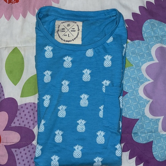 Blue Pineapple Print Shirt (L) - Picture 10 of 10